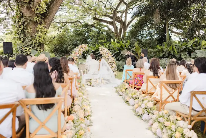 Ceremonia bajo un gran árbol