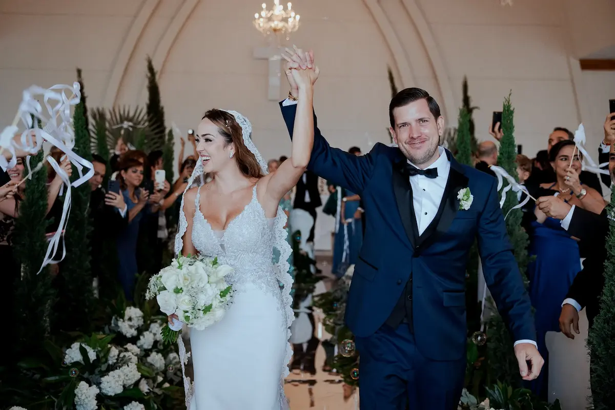 Salida de los novios